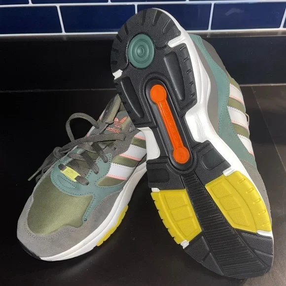 adidas Originals Retropy F90 Casual Sneakers - Picture 3 of 5